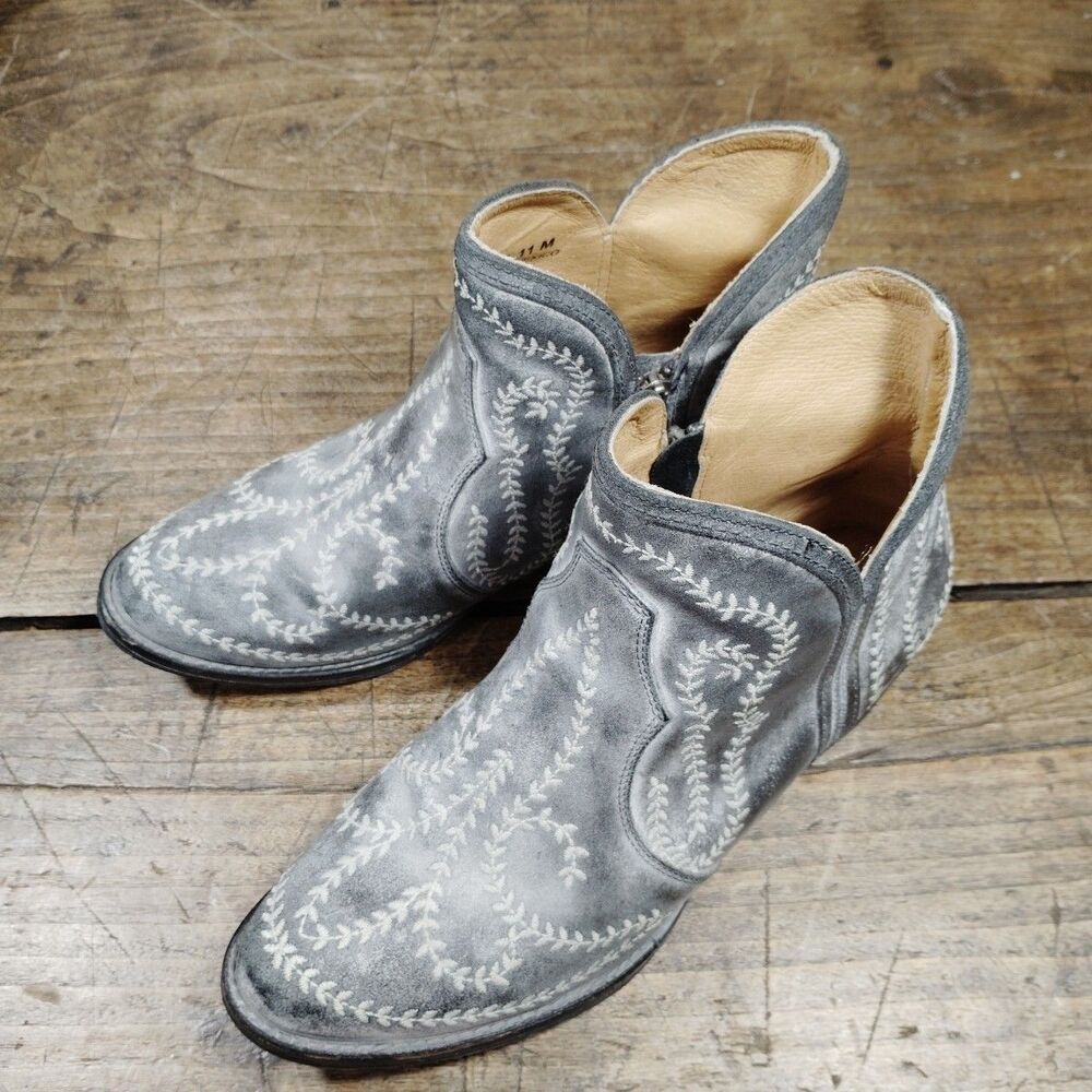 STERLING RIVER Size 11M Leather Ankle Cowboy Boots Gray Embroidered Vines - Picture 2 of 14